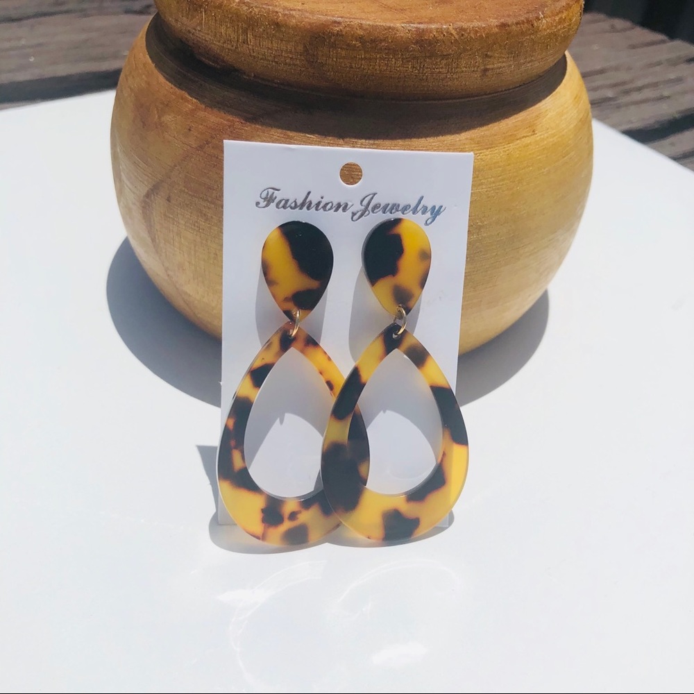 Tortoise Style Acrylic Earrings 2/$20 - Picture 3 of 5
